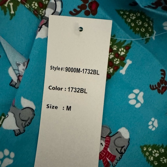 Women’s Gabby Brooke Holiday Christmas Cats & Dogs Scrub Top NWT Medium Vet - Picture 4 of 5
